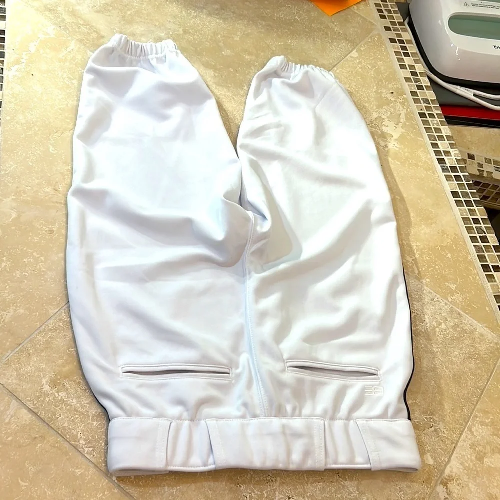 B E youth xl